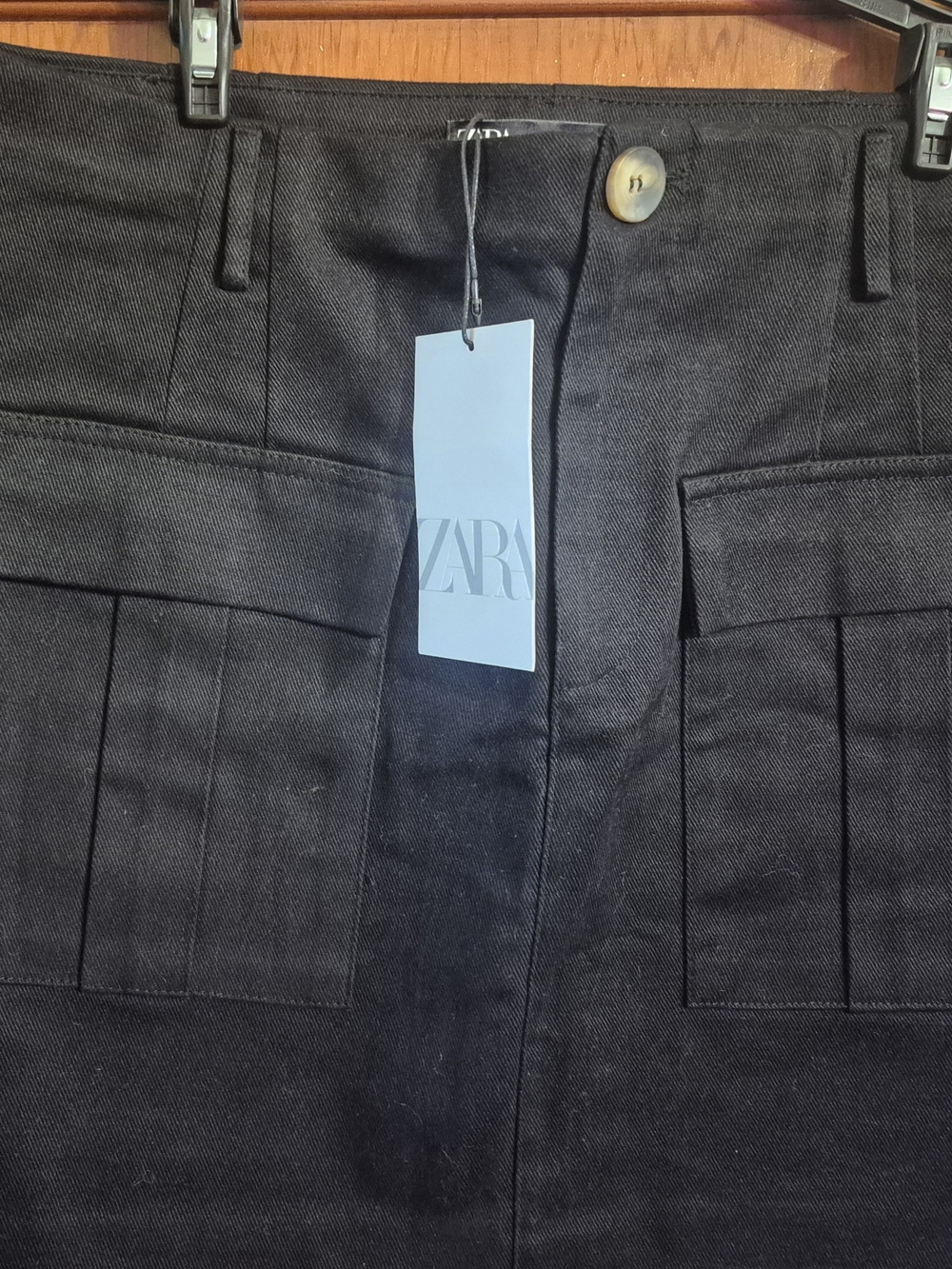 Zara NWT mini kirt Black Branded Tag on Dark Fabric